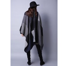 LA FERANI Poncho 150x130 Wool Cape Wrap Cloak black grey Classic All Saisons P16