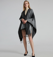 LA FERANI Poncho 150x130 Wool Cape Wrap Cloak Black Grey Vintage Classic All Saisons P20