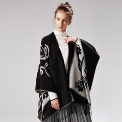 LA FERANI Poncho 150x130 Wool Cape Wrap Cloak Black Grey  Vintage Classic All Saisons P22