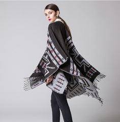 LA FERANI Poncho 150x130 Wool Cape Wrap Cloak grey black All Saisons P5